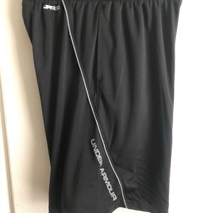 Under Armour Boys Black/Gray Loose Fit Shorts